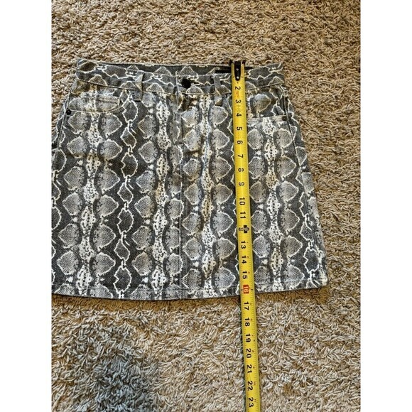 BlankNYC Snake Print Skirt Black Gray Mini Cotton Women’s Size 26 Pockets - Picture 7 of 8